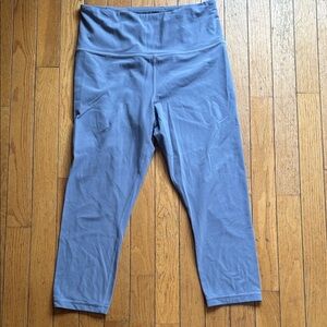 Athleta women’s medium Leggings dusty Blue elevation capri